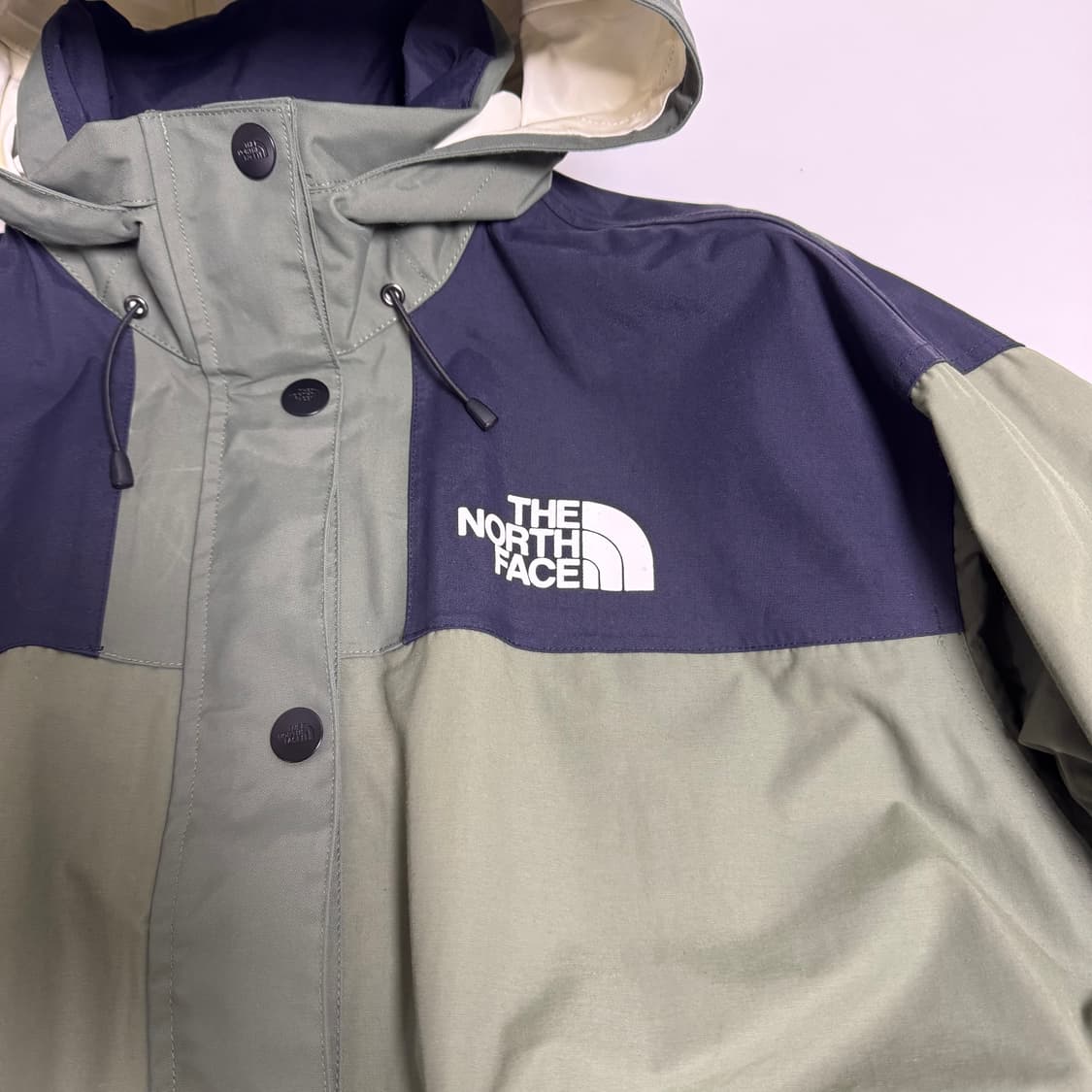 노스페이스 사카이 피쉬테일 드라이벤트 카키 롱코트 상품이미지2