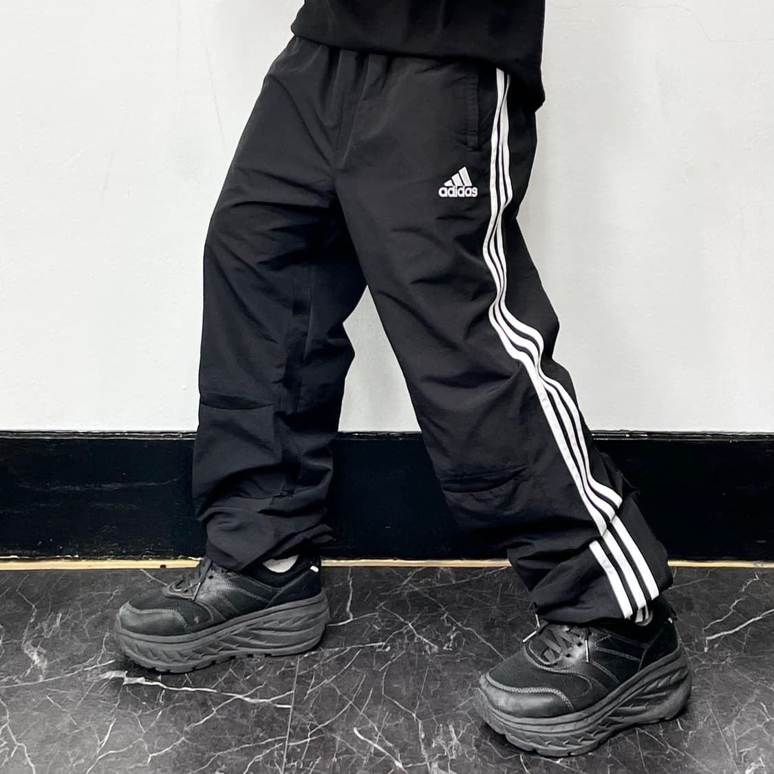 아디다스 블랙 삼선 와이드 조거 트랙팬츠 상품이미지1