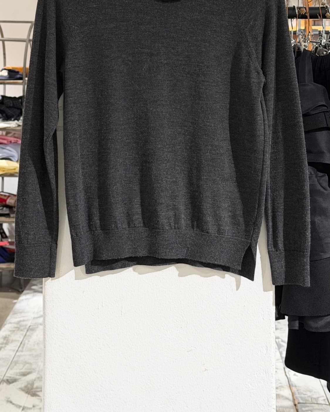 시몬 로샤 차콜 라운드 넥 리본 디테일 니트 상품이미지5