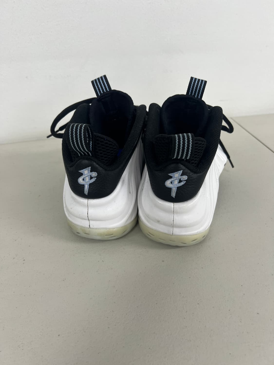 Nike Air Foamposite One White and Black 상품이미지3
