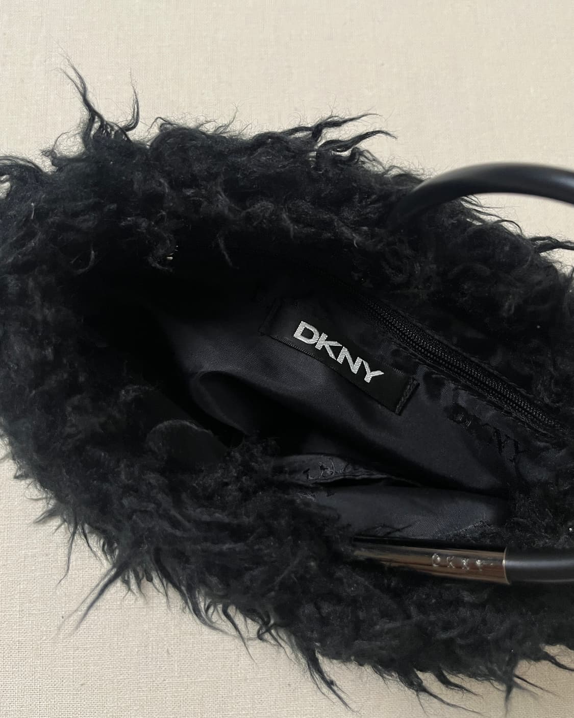 Dkny faux fur mini bag 도나카란 미니백 핸드백 상품이미지5