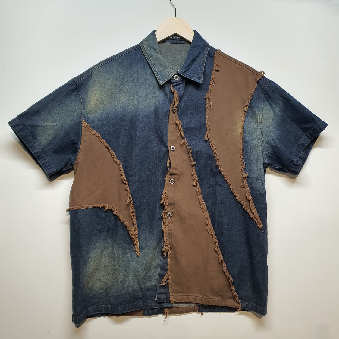 AICE NUTSHELL 패치워크 반팔 데님 셔츠 상품이미지1