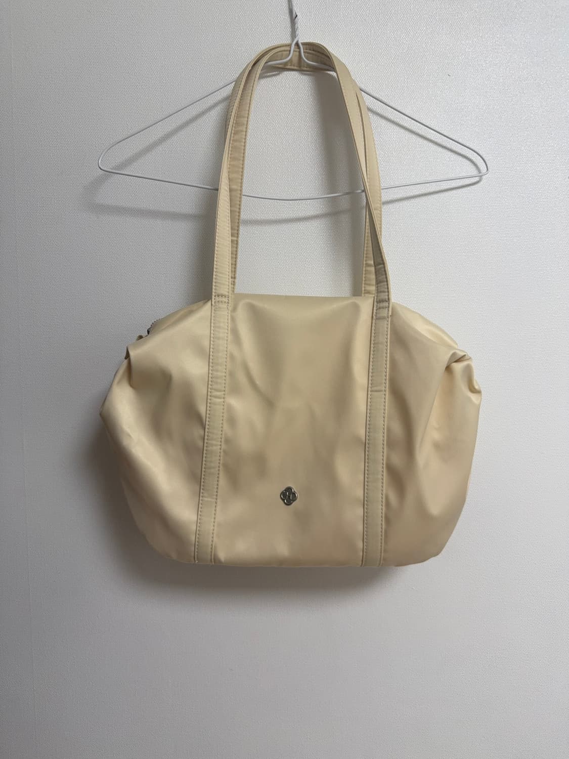 히어리 오로라 셔링 더플백 아이보리 상품이미지2