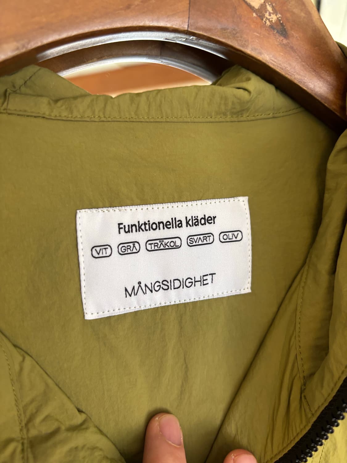 스웨덴 올리브그린 후드 바람막이 자켓 상품이미지3