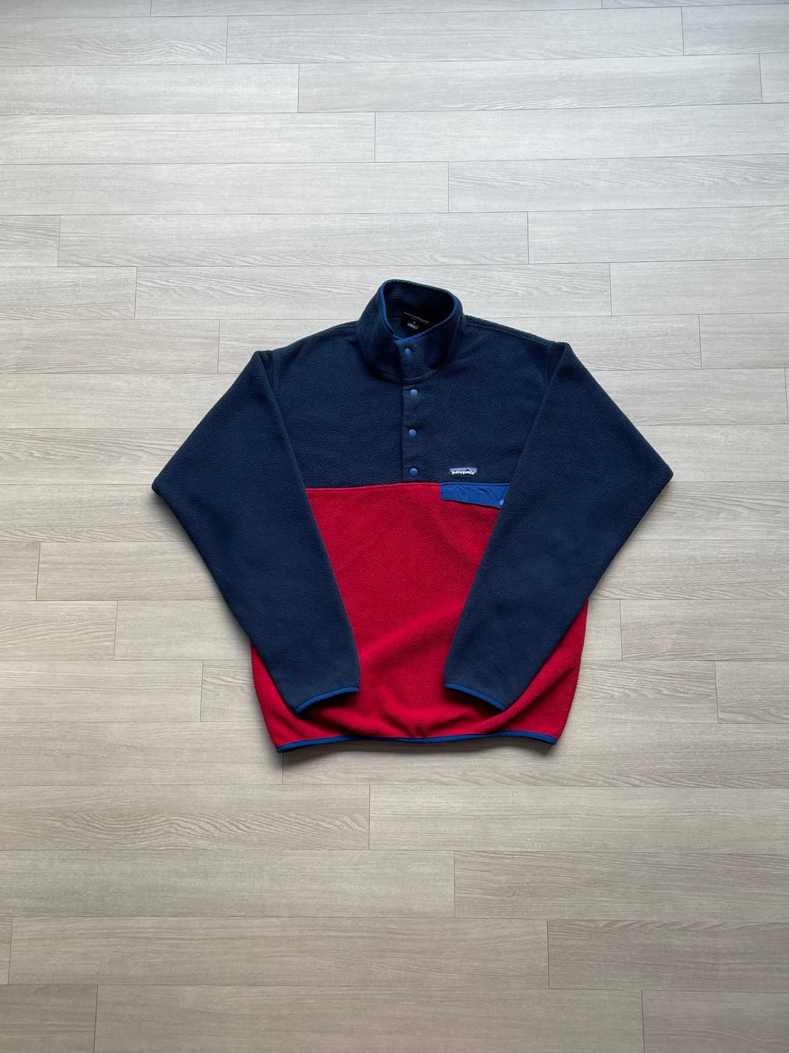 파타고니아 신칠라 레드 블루 플리스 켄달 제너 상품이미지1