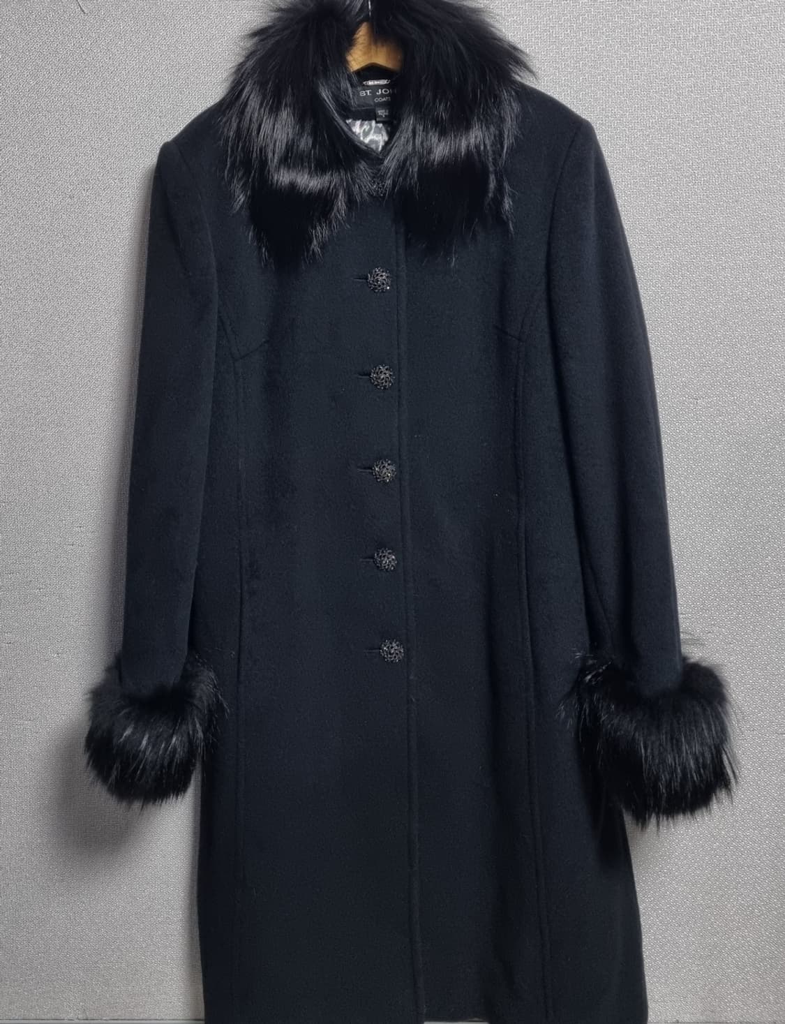 8사이즈 (55) ST.JOHN 센죤 블랙 앙고라/폭스퍼 코트 상품이미지1