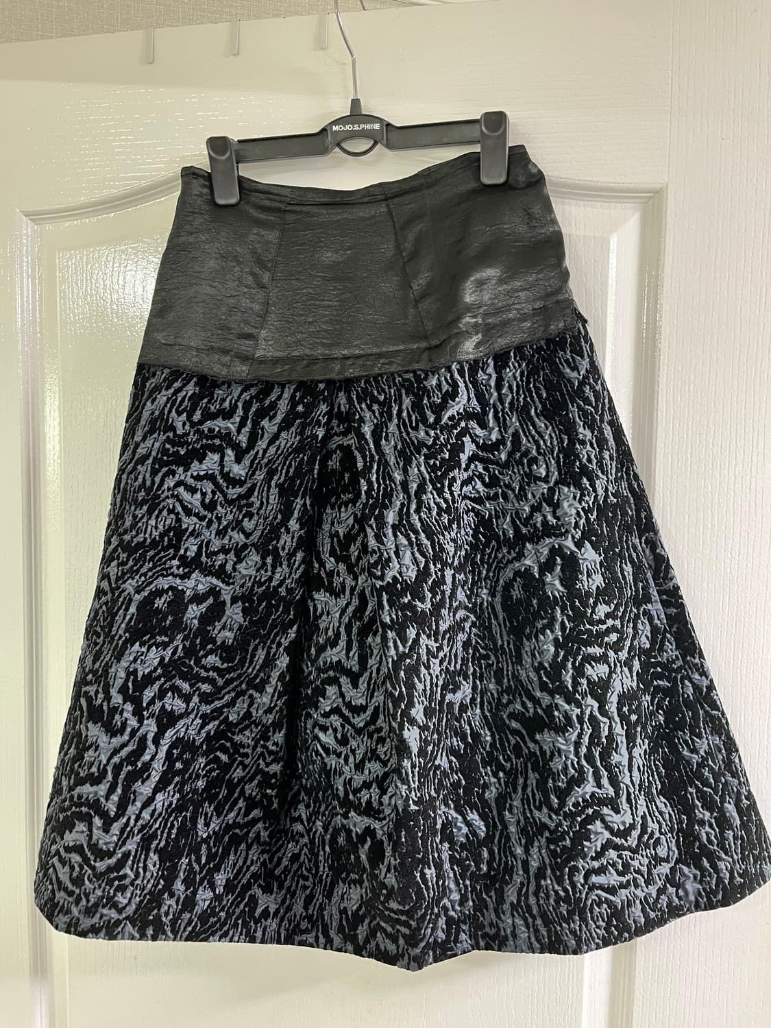 토가 풀라 블랙 패턴 플레어 스커트 36 상품이미지2