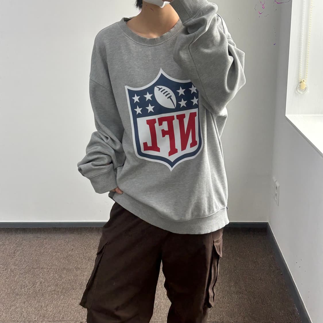 NFL 엔에프엘 빅로고 그레이 맨투맨 상품이미지1