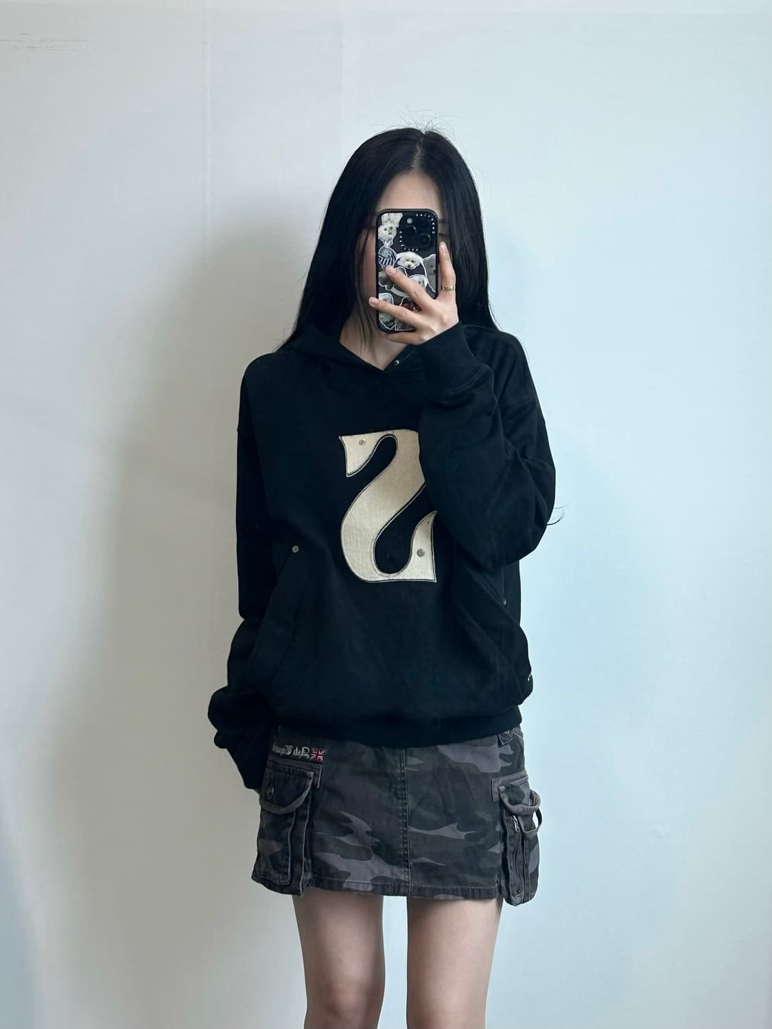 세터 아플리케 리벳 블랙 후드티 상품이미지1