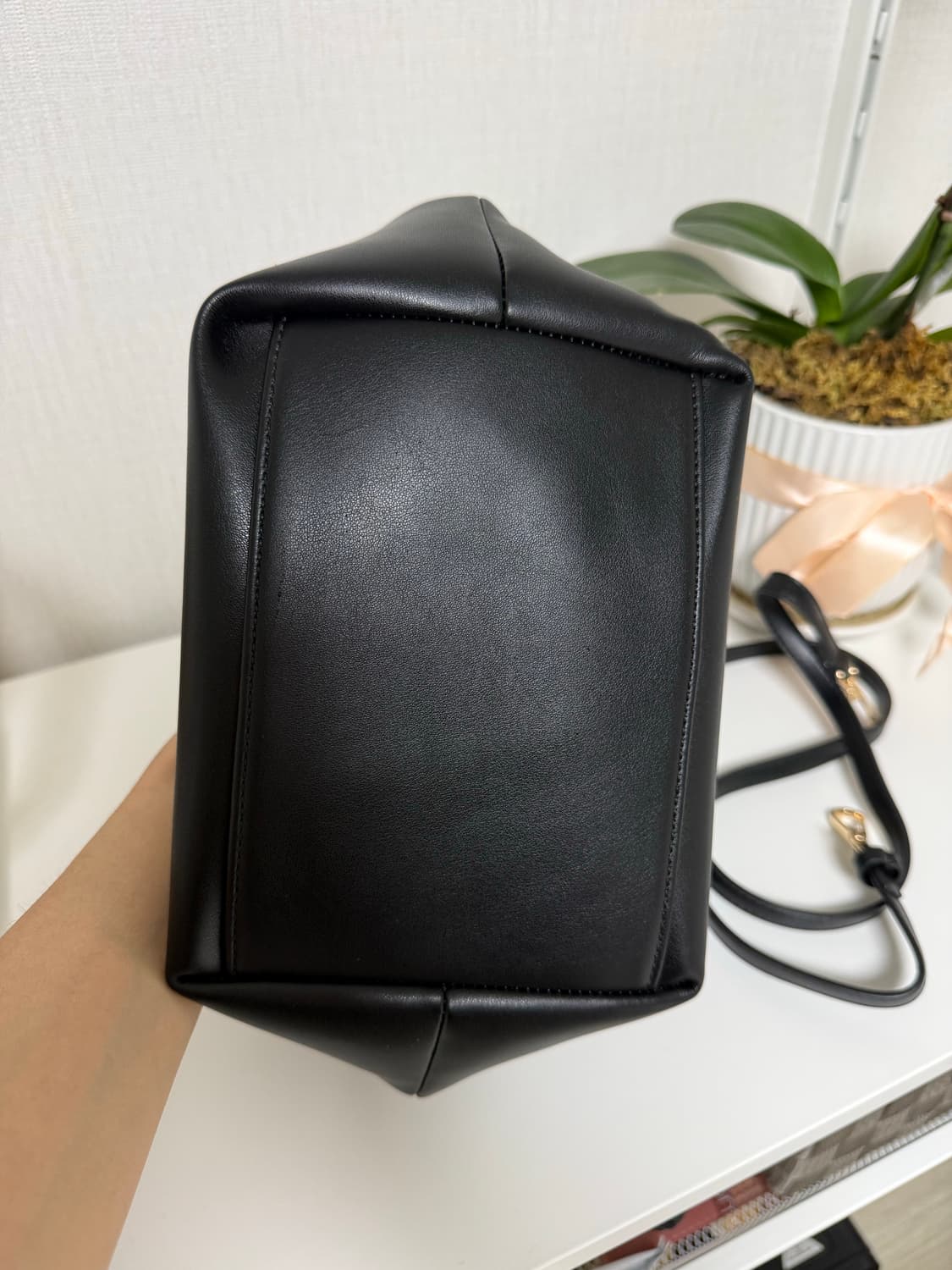 Ganni Bou 스몰 탑 핸들 백 상품이미지4