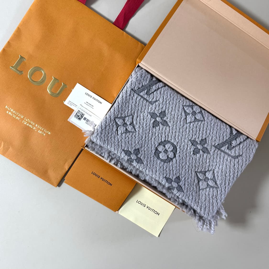 [백화점판/당일출고]루이비통 로고마니아 머플러 상품이미지1