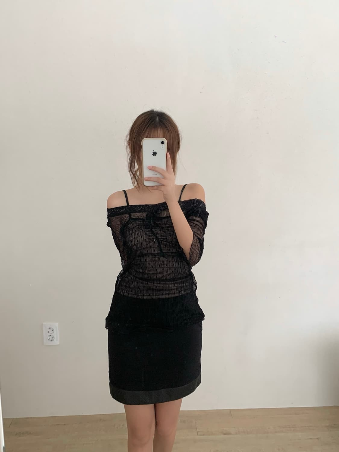 오네갸루 큐빅 시스루 블랙 브이넥 레이스티 상품이미지3