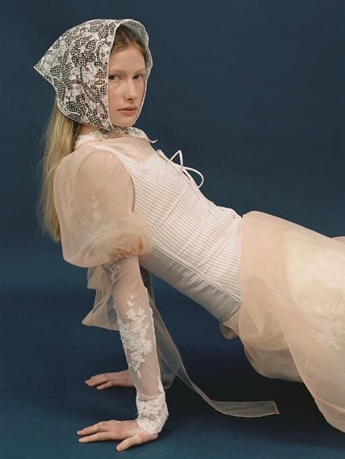 어썸니즈 네팅 스카프 레이스 화이트 반다나플라워패턴헤어스크런치모자레이어드 상품이미지3