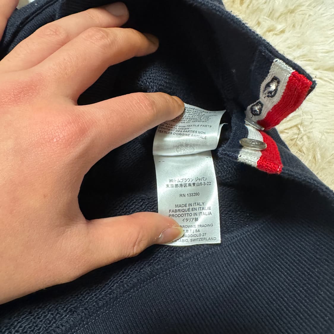 [신형 / 새상품급] 톰브라운 백삼선 후드티 네이비 상품이미지9