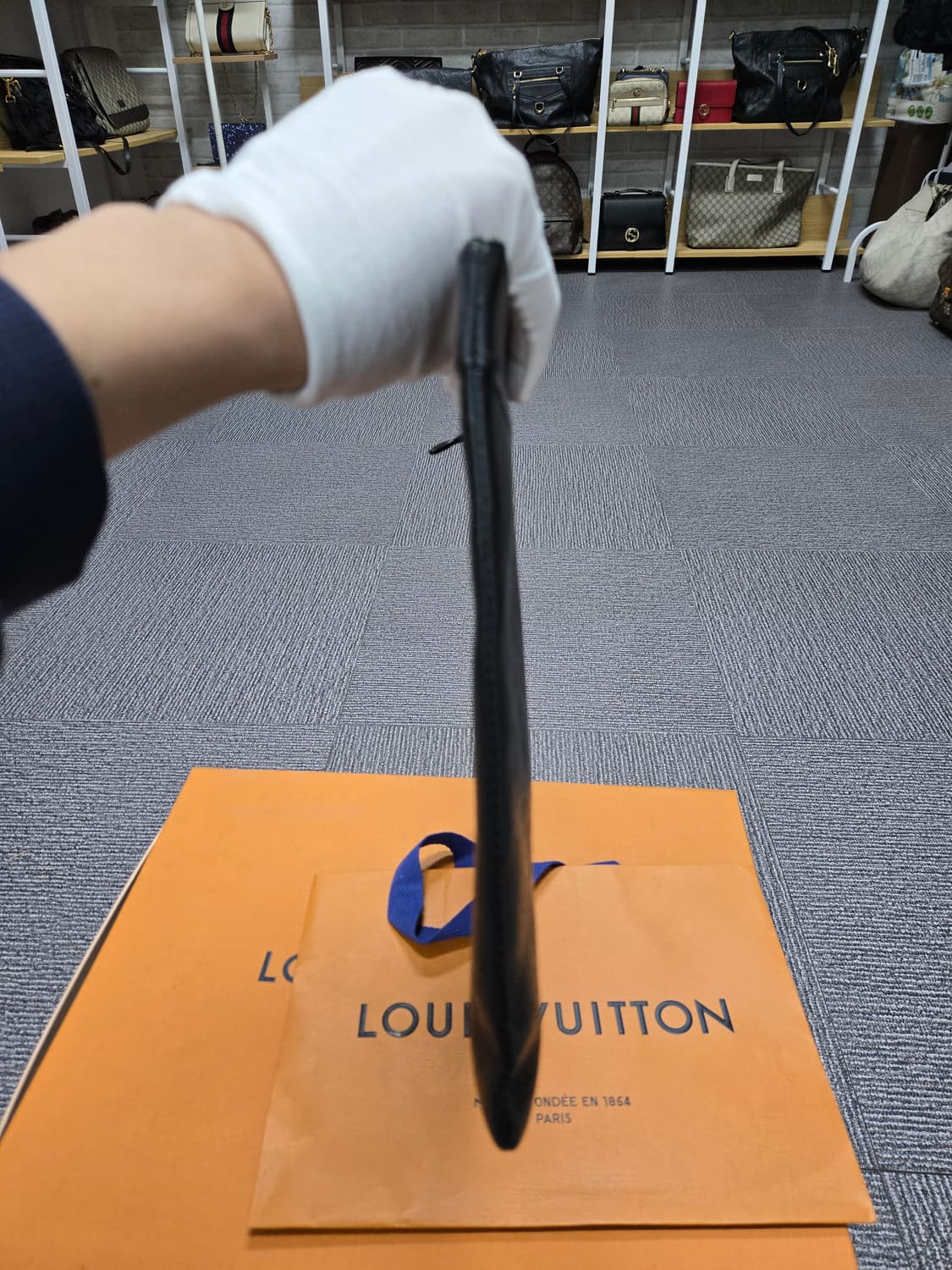 [특가][정품] 루이비통 포쉐트 쉐도우 클러치백 상품이미지4