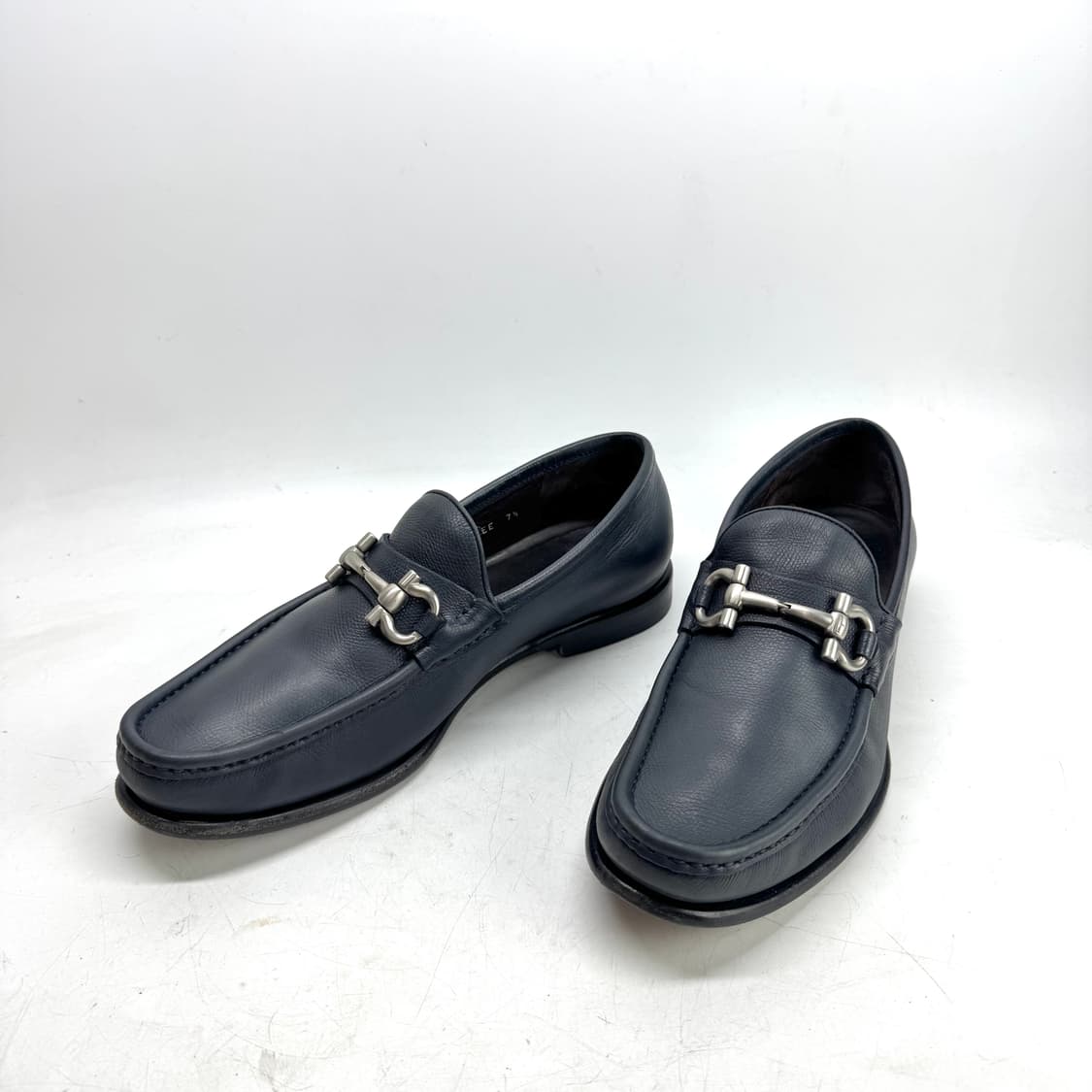 255) 페라가모 간치니 레더 로퍼 (다크네이비) 상품이미지2