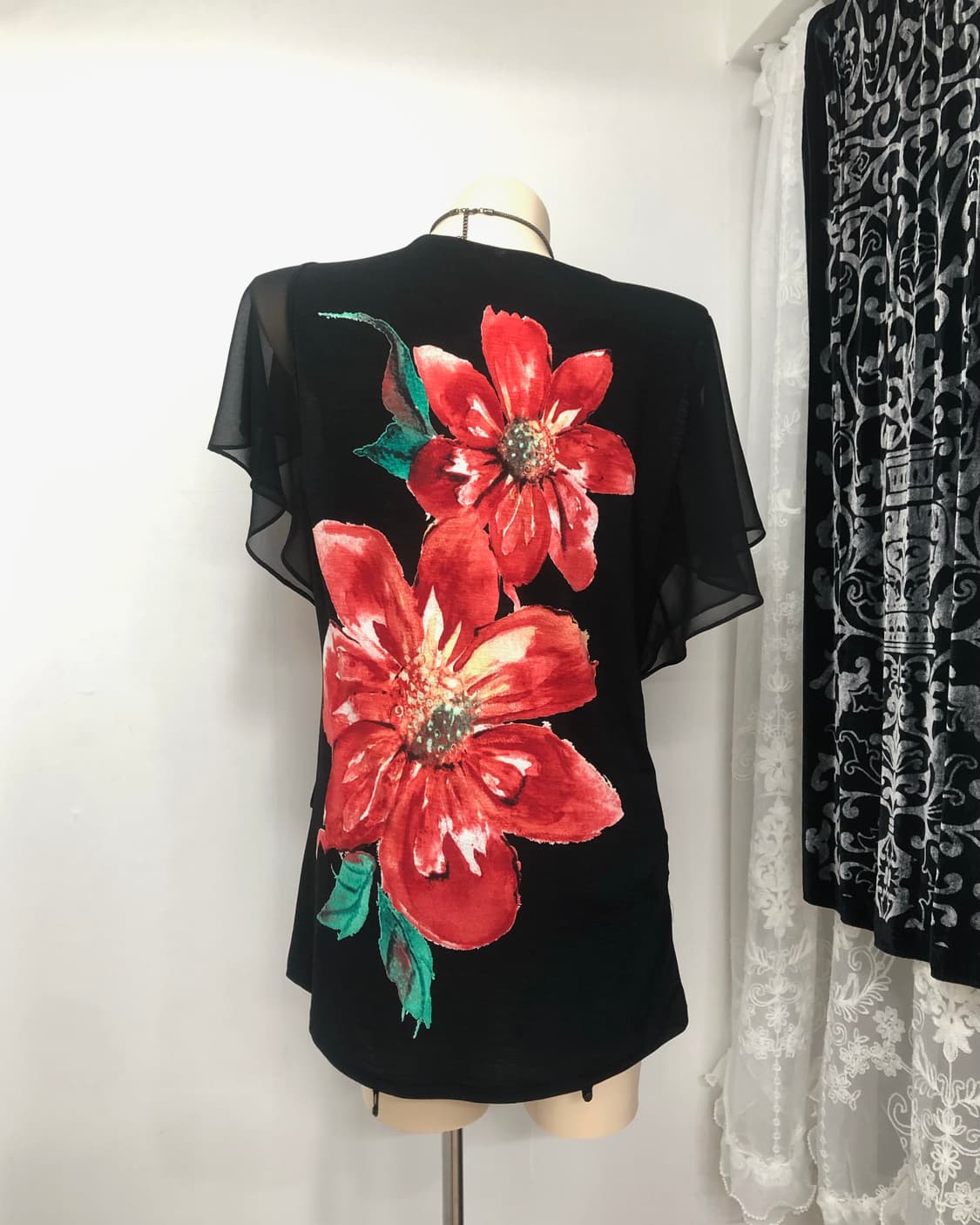 black flower watercolor drawing top 상품이미지3
