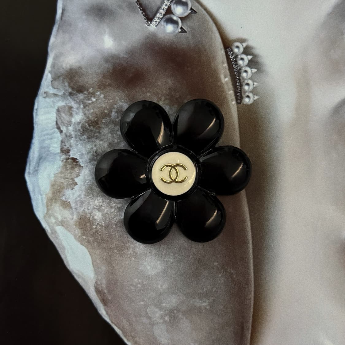 샤넬 미드나잇 플라워 브로치 상품이미지1
