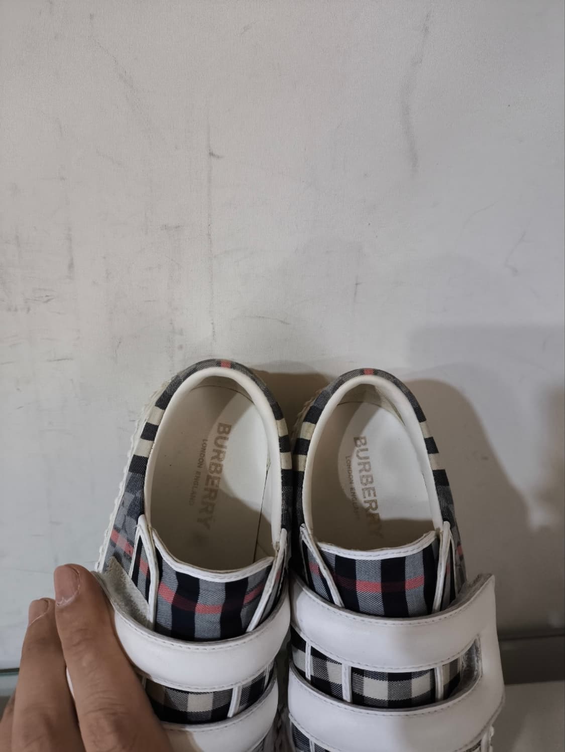 29 버버리 밸크로 스니커즈 상품이미지8