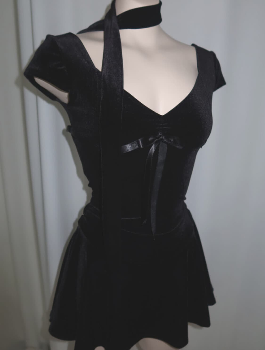 엔넘파 벨벳 플레어 드레스 상품이미지1