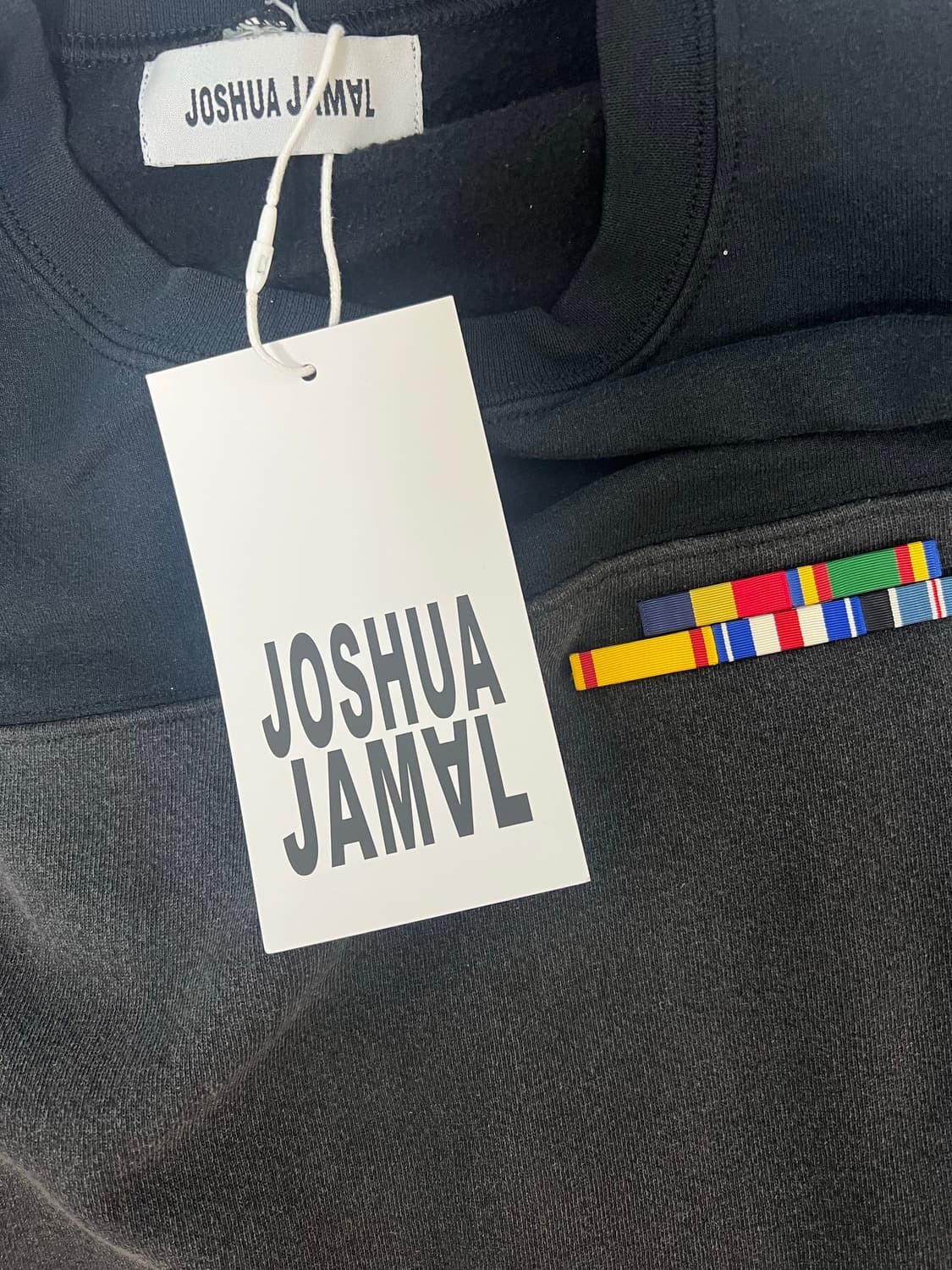 JOSHUA JAMAL  ISIGNIA CREWNECK BLACK 상품이미지3