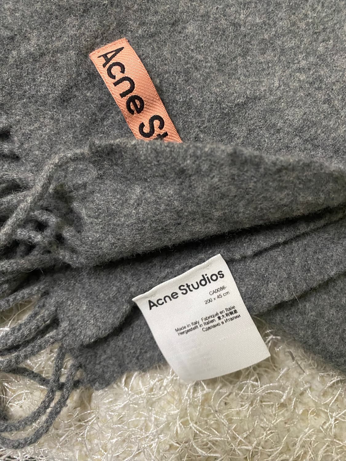 아크네스튜디오 머플러 상품이미지2