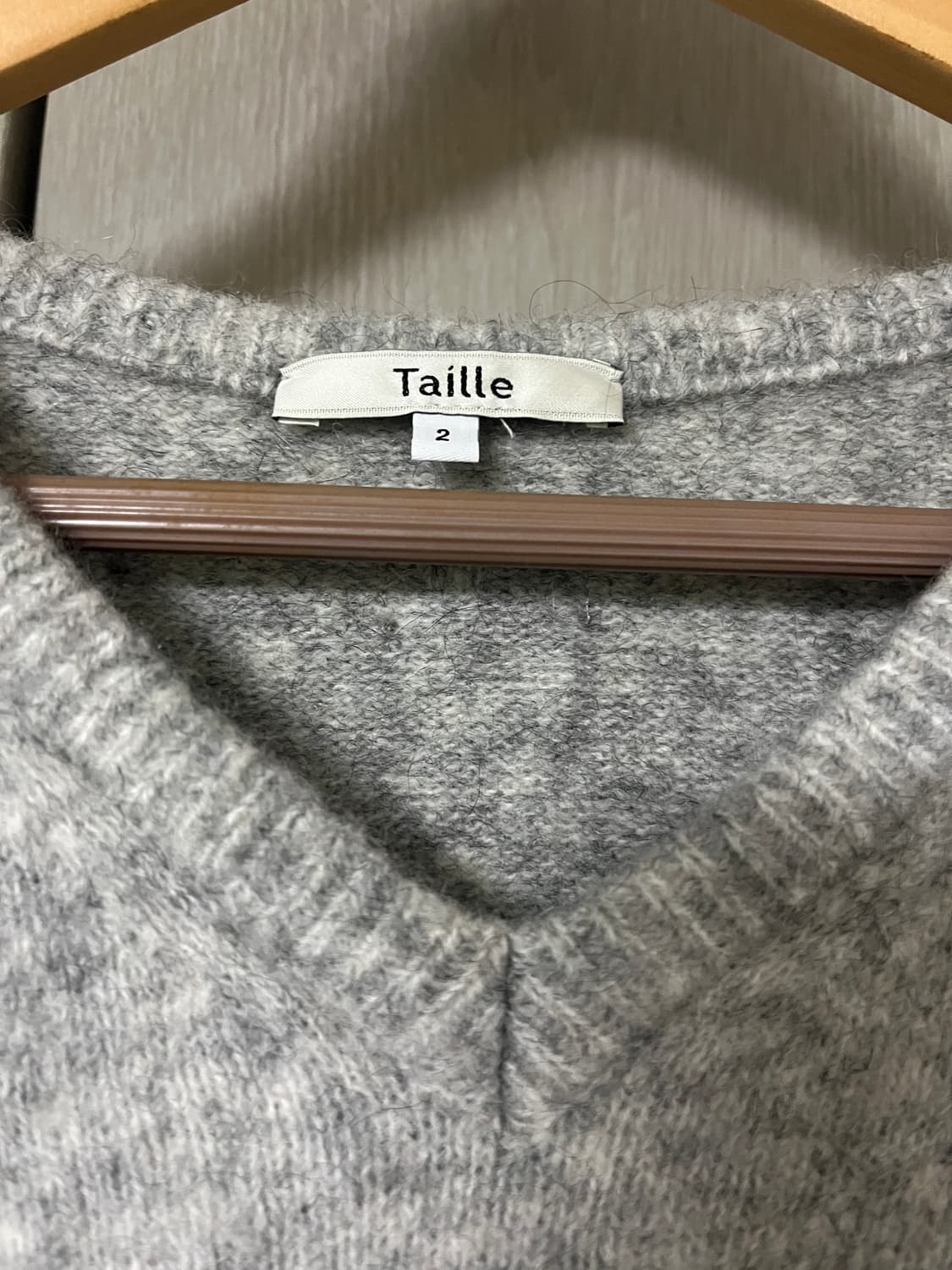 타일레 V넥 니트 상품이미지5