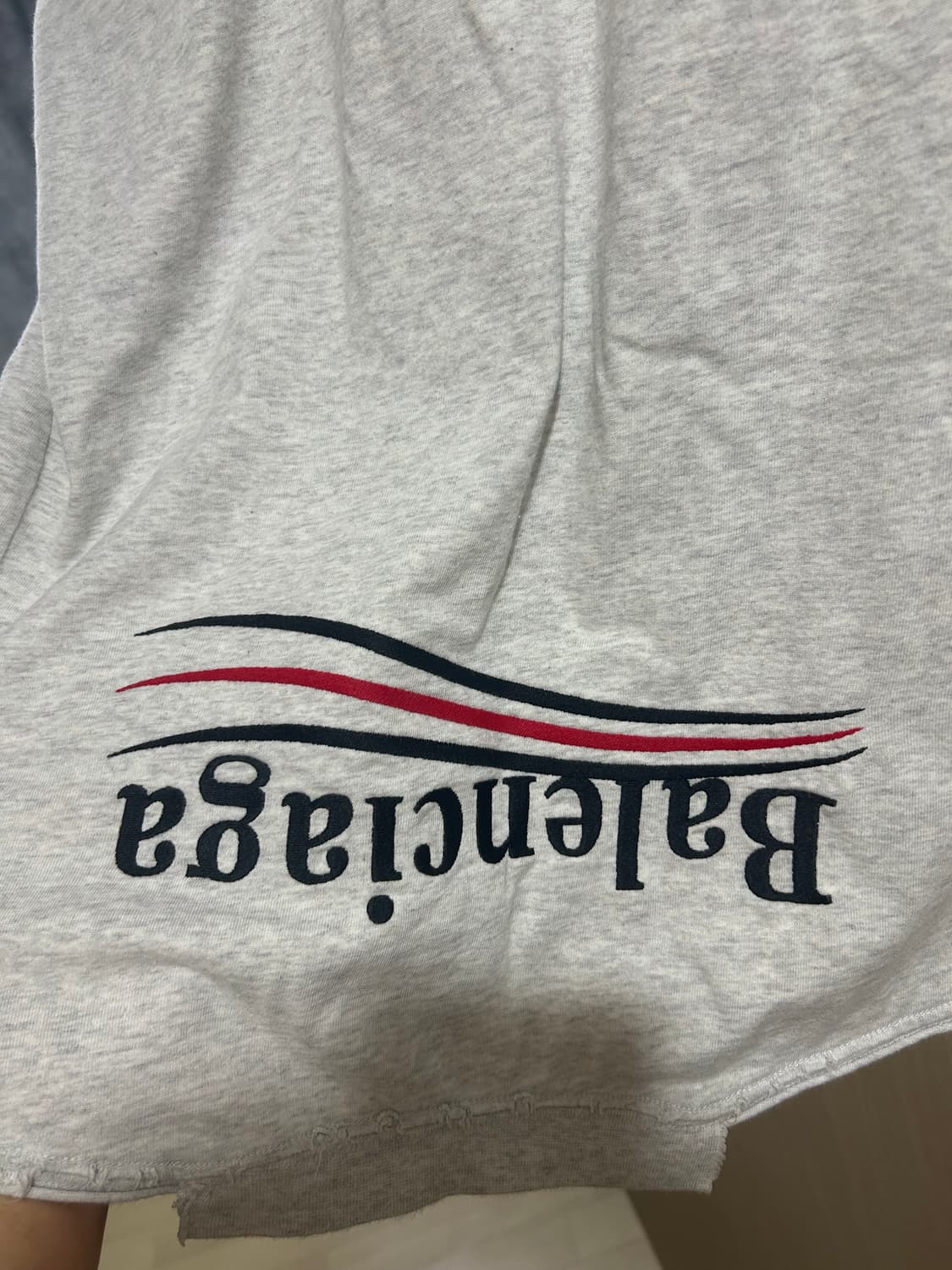 발렌시아가 업사이드다운 반팔 티셔츠 화이트 상품이미지3