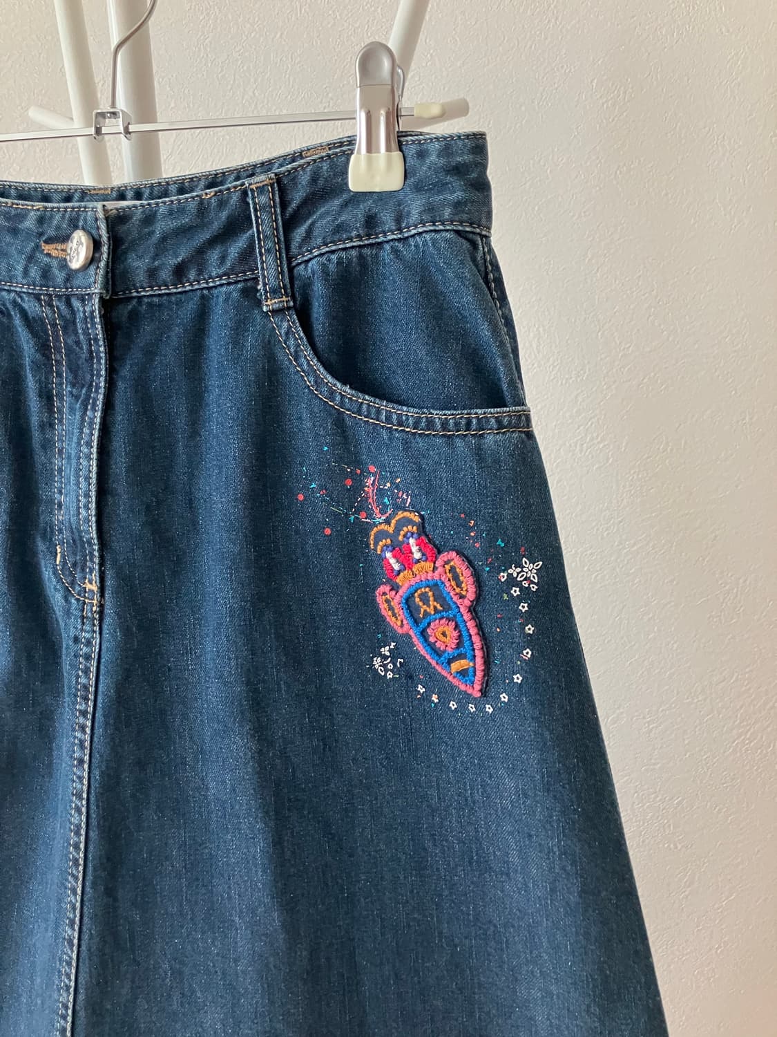 한섬 오즈세컨 자수장식 롱데님스커트 롱스커트 청치마 1사이즈 상품이미지2