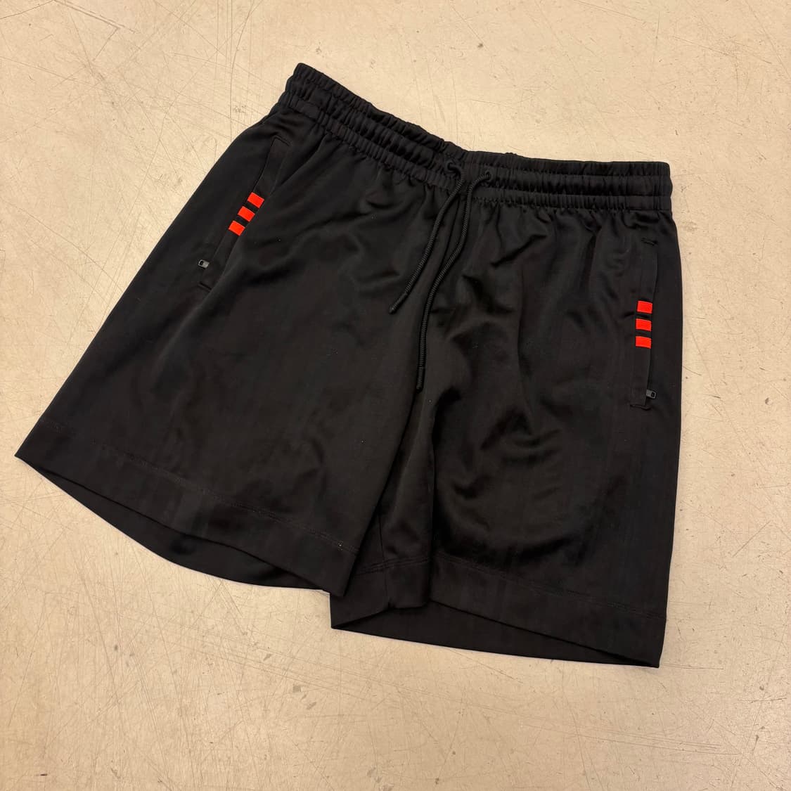 아디다스 x 알렉산더 왕 삼선 반바지 상품이미지1