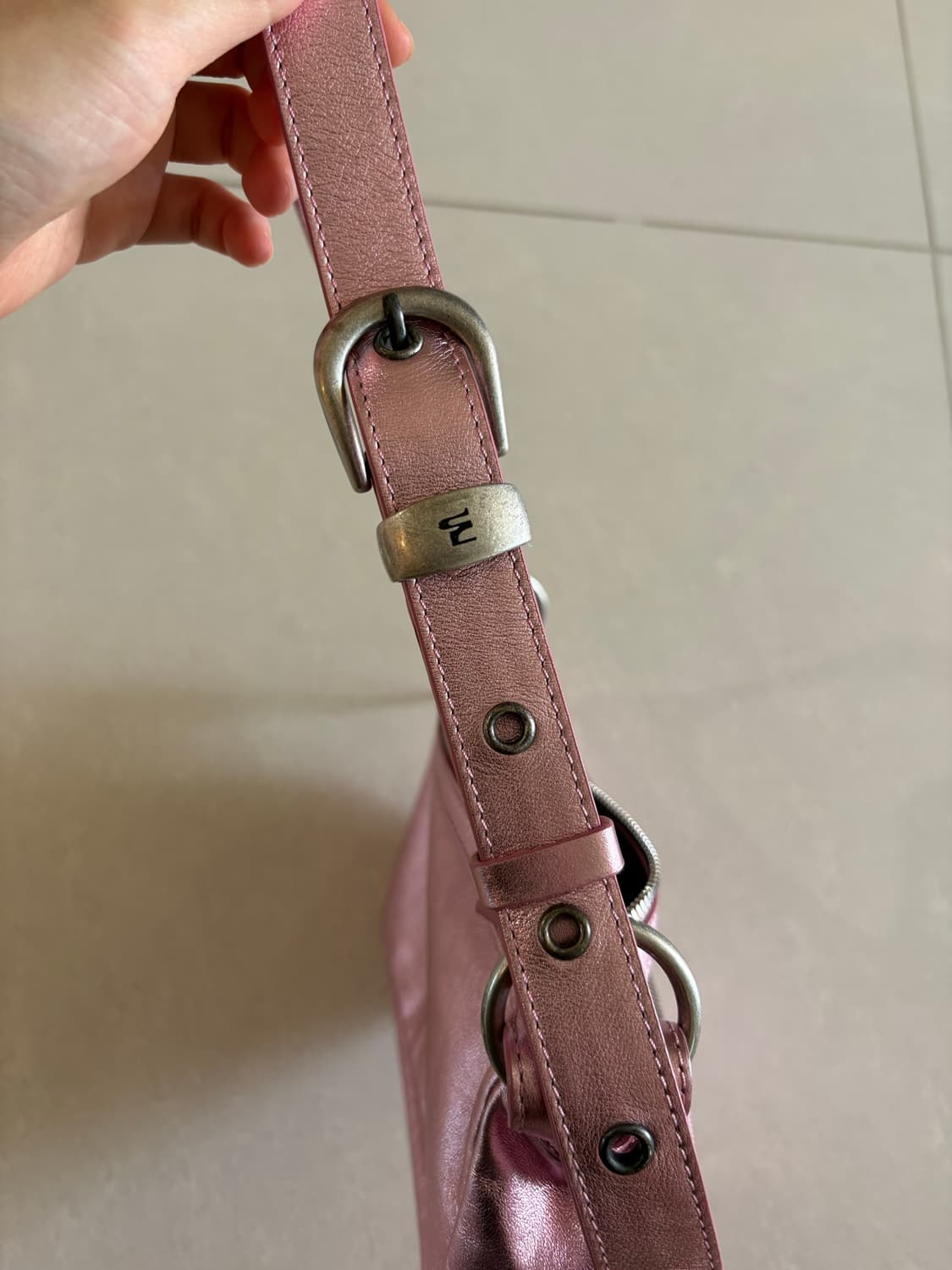 마지셔우드 아웃포켓 호보 미니 핑크 상품이미지4