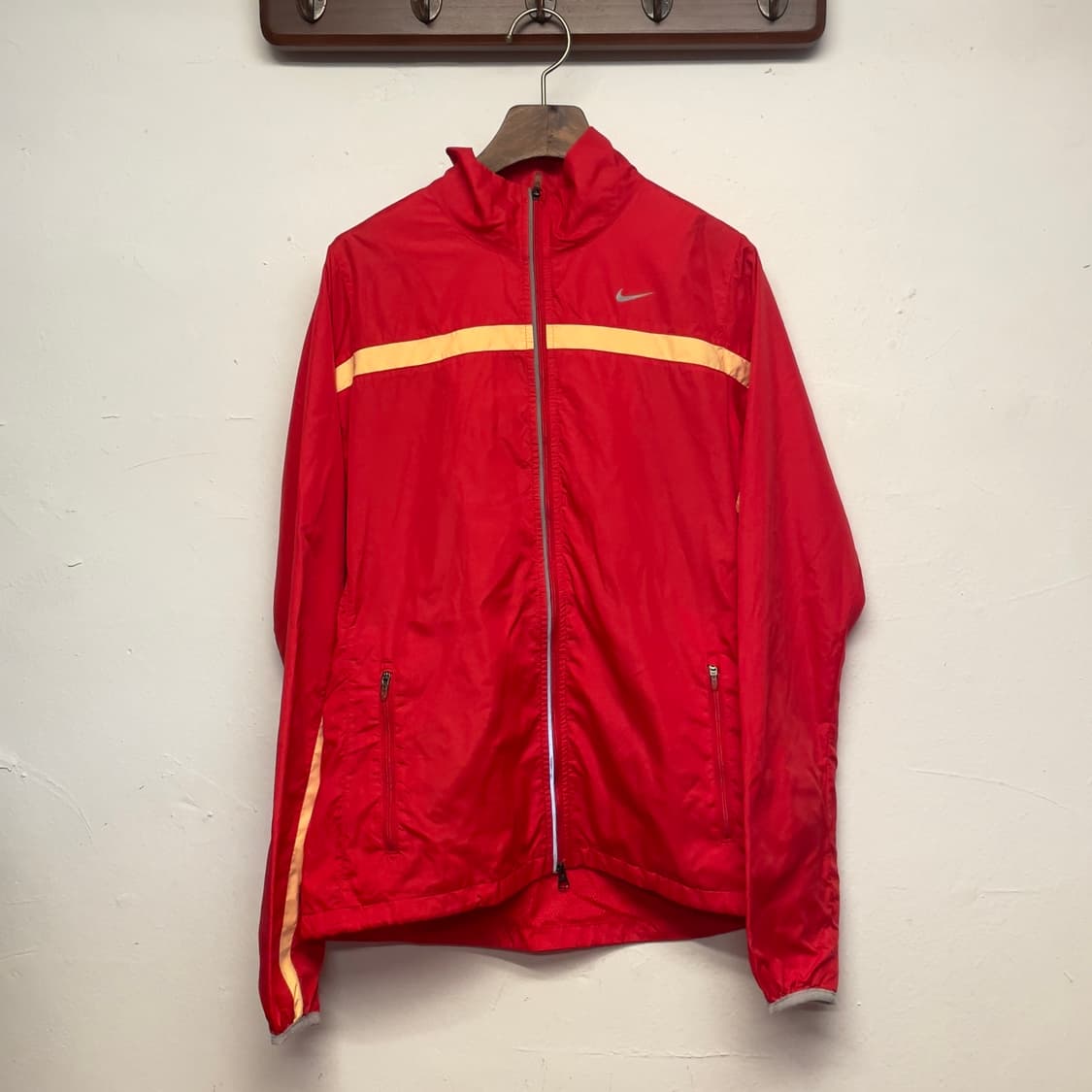 나이키 (우먼) 러닝 레드 트랙 자켓   상품이미지1