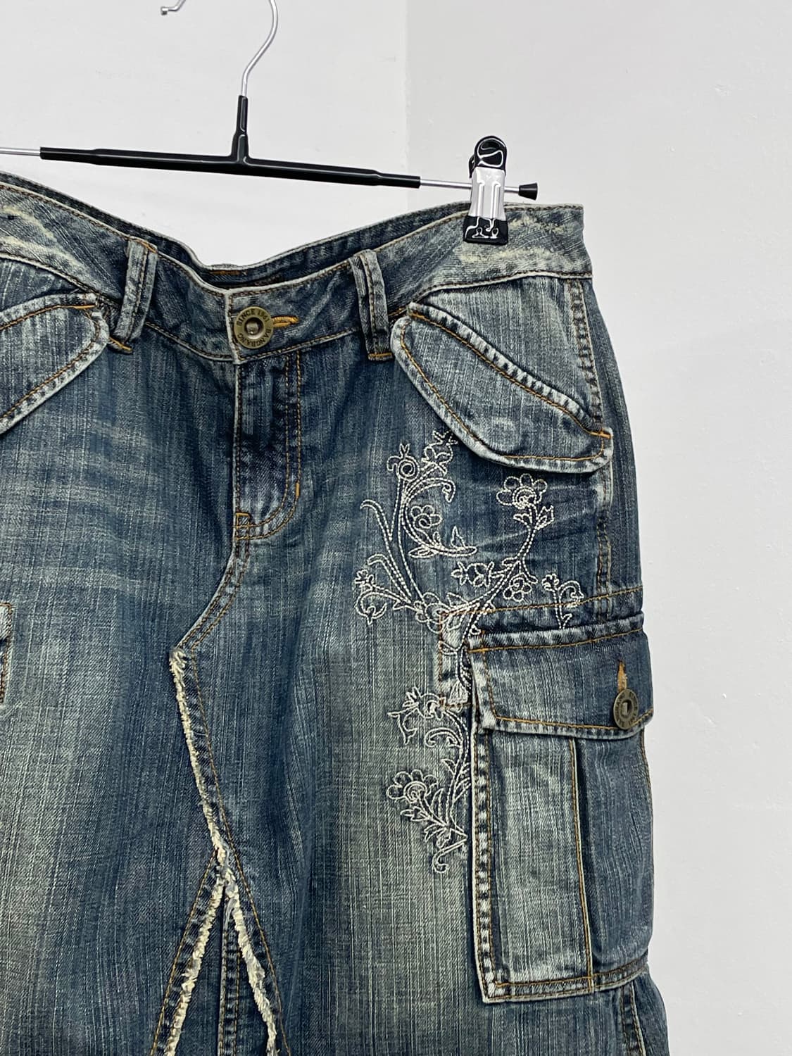 데님 절개 자수 미디 스커트  상품이미지5