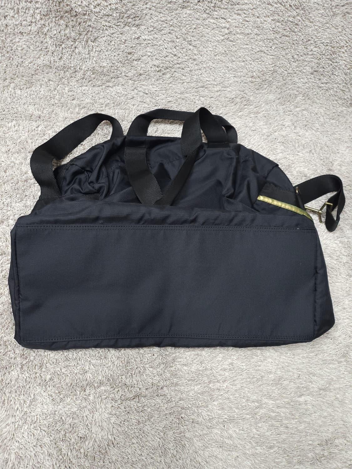 아디다스 골드 퀼팅 더플백 상품이미지4