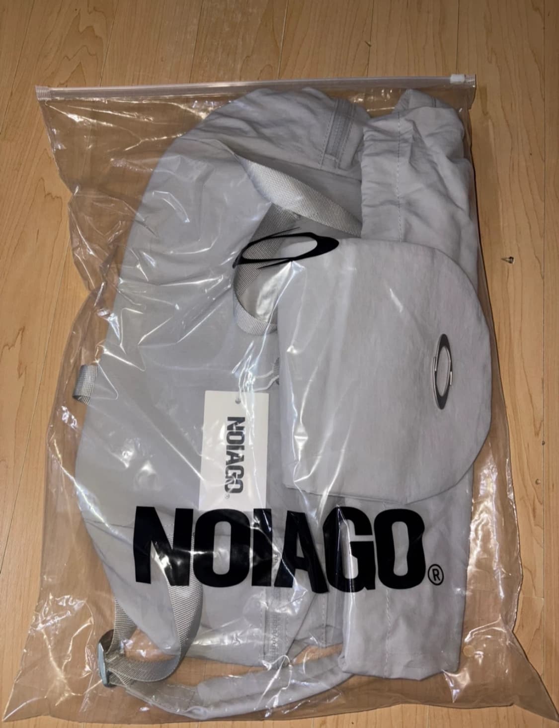 노이아고 스트링 플랩 백팩 (라이트그레이) 상품이미지2