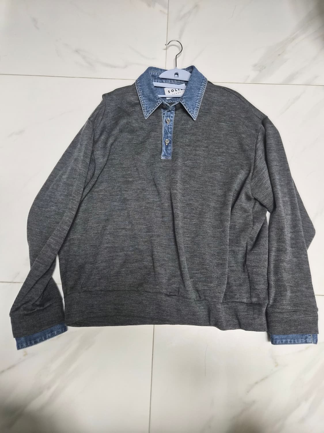 솔리드옴므 울텍스처 데님카라 그레이 스웻셔츠 상품이미지2