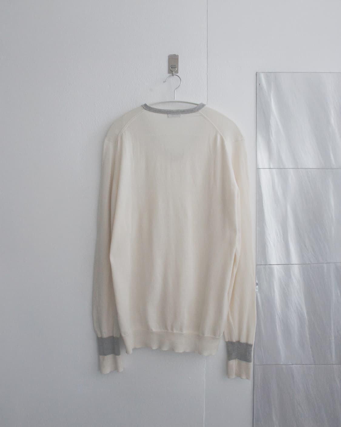 miumiu inside pocket v neck knit 상품이미지2
