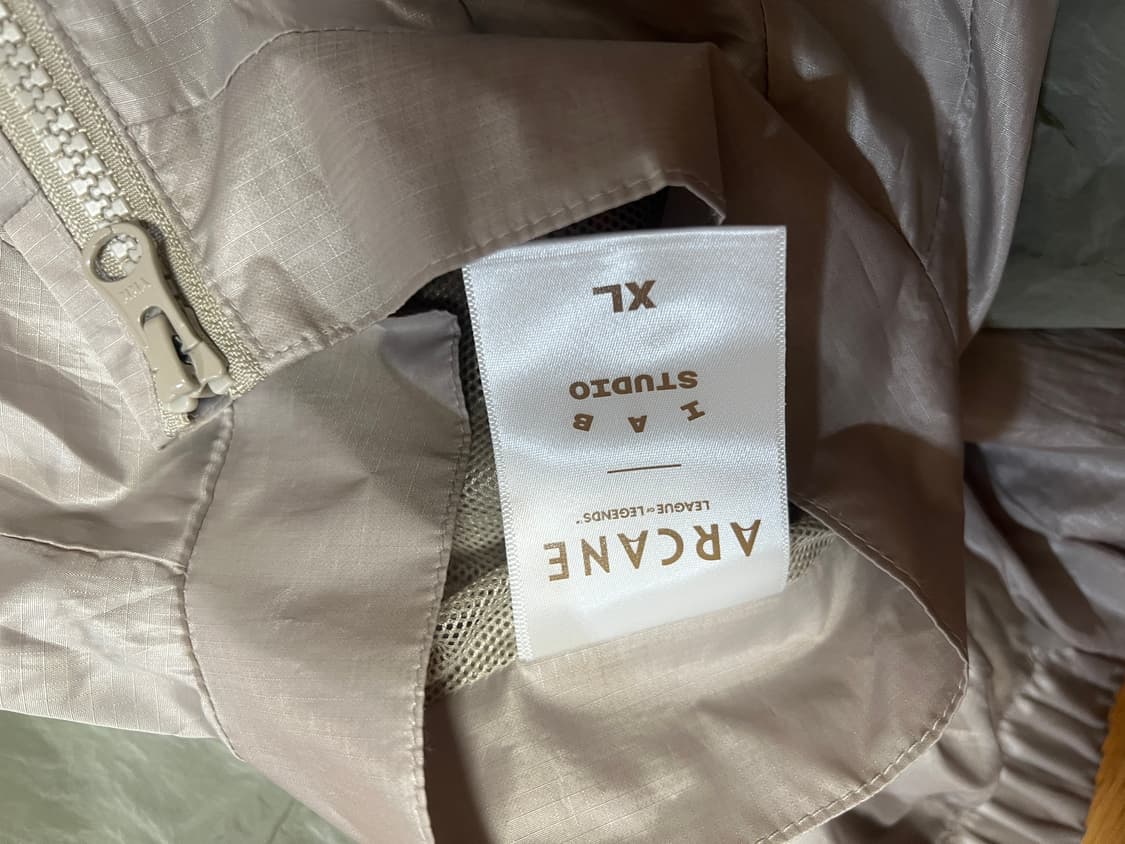 아케인x아이앱 바람막이 xl 판매합니다  상품이미지5