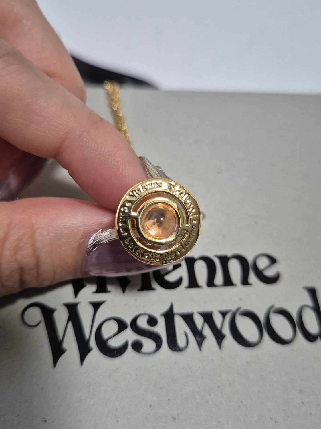 비비안웨스트우드 골드 옥타비에 피치 목걸이 상품이미지2