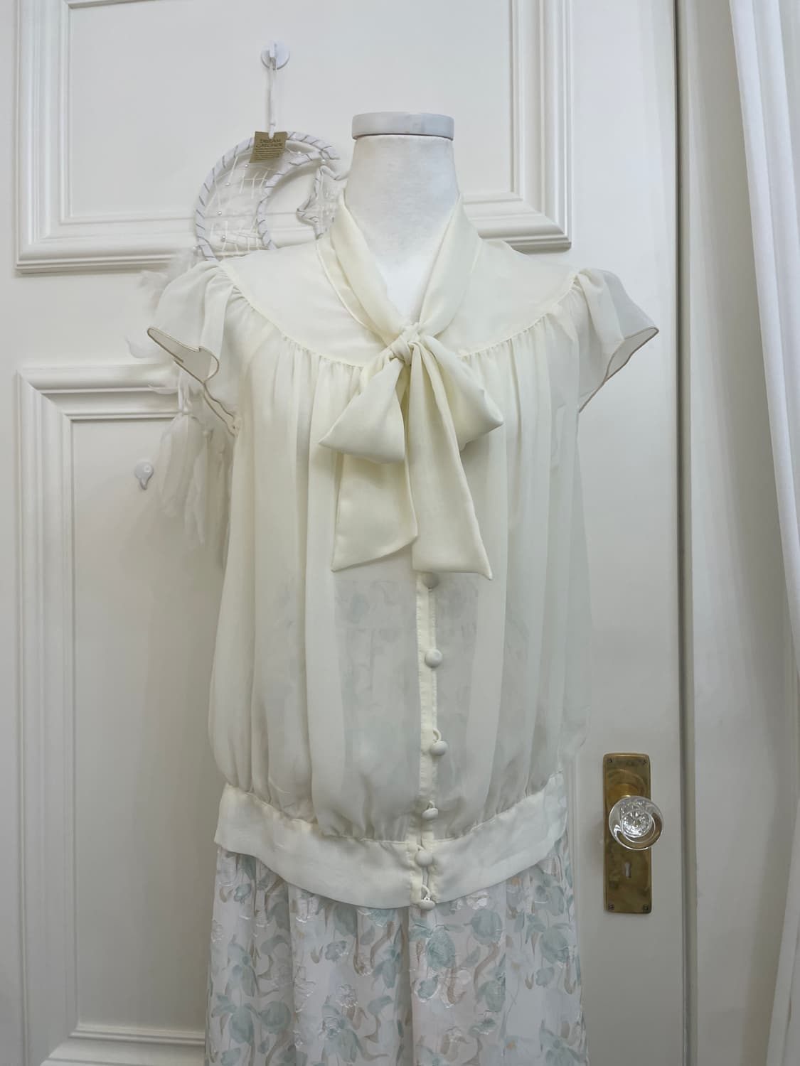 ivory shirring bow lovely blouse(size-M) 상품이미지1