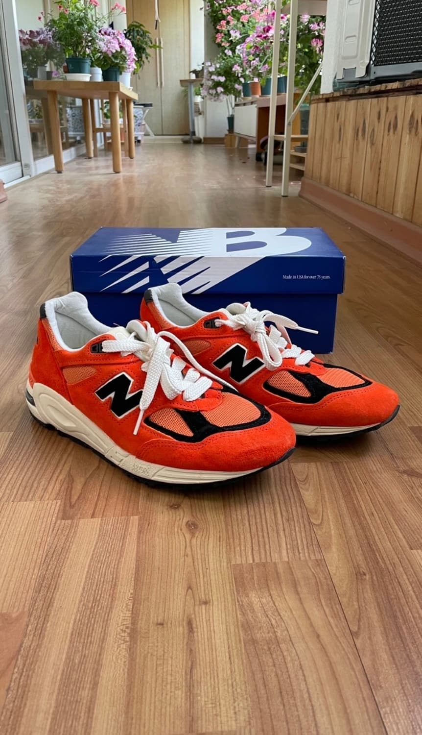 뉴발란스 990 v2 마리골드(오렌지) 판매 상품이미지1