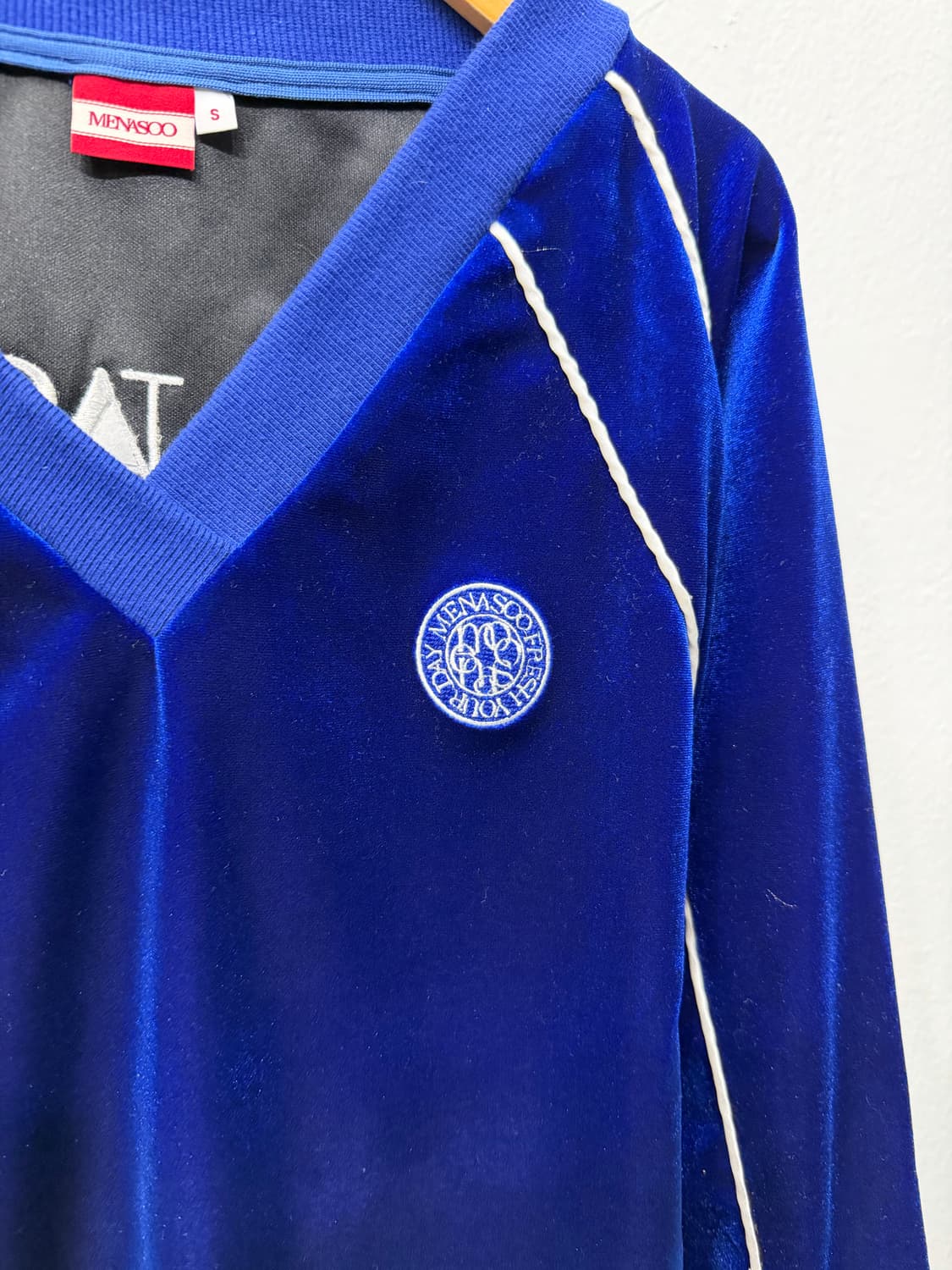 정품) MENASOO 미나수 여성 벨벳 맨투맨 S 상품이미지4