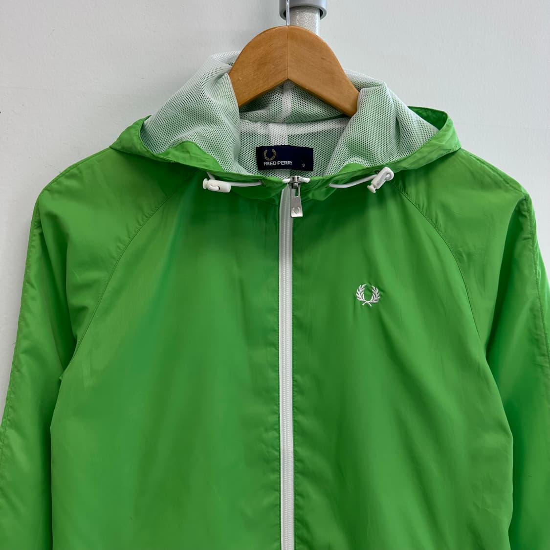 프레드페리 로고 바람막이 상품이미지2