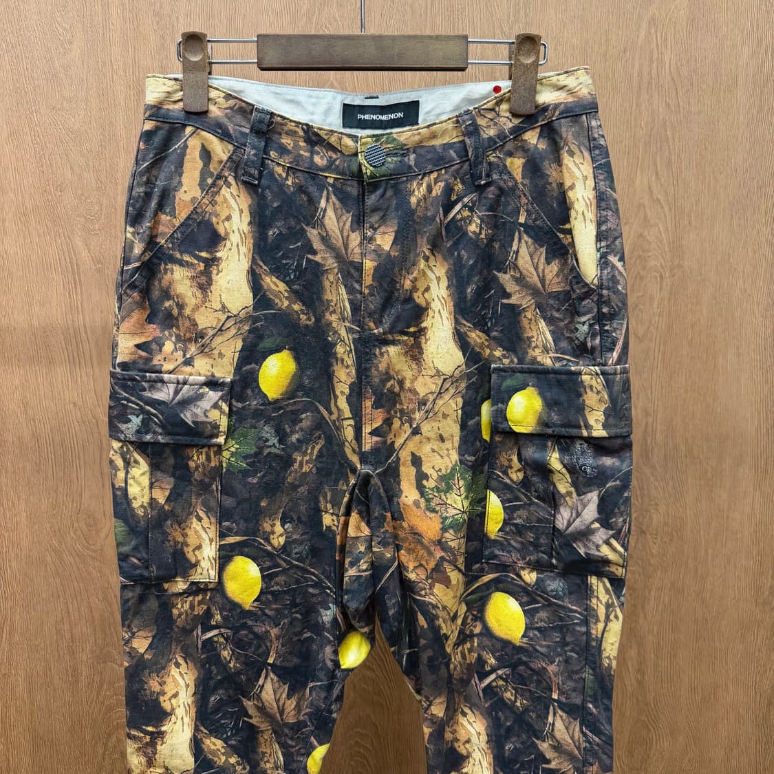 페노메논 7부 카고 팬츠 리프 레몬 패턴 밑단 사이드 지퍼 디테일 브라운 상품이미지4