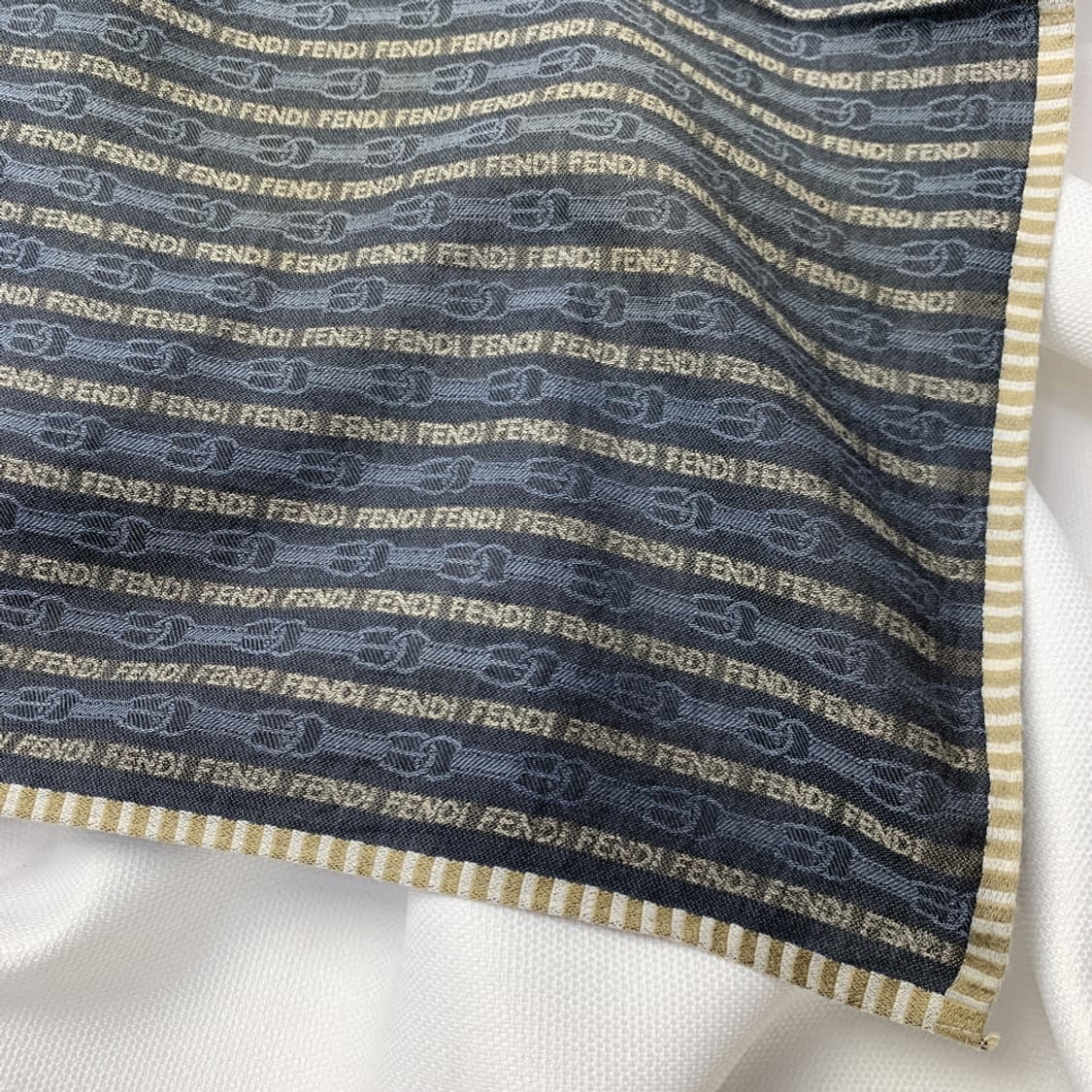 [정품] Fendi 펜디 고리패턴 빈티지 쁘띠스카프 손수건 상품이미지2