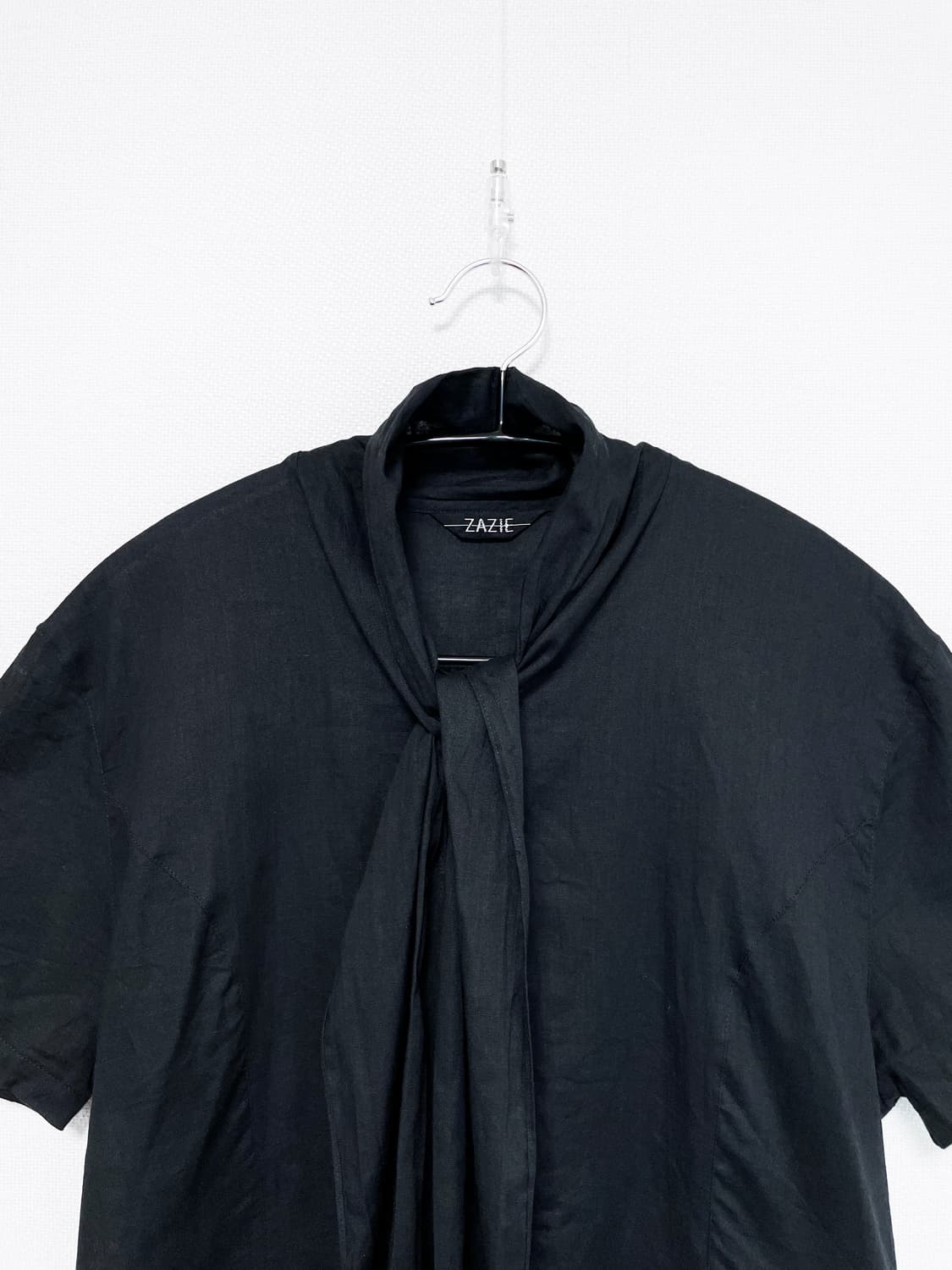 Scarf Tie Fitted Blouse - Black 상품이미지6