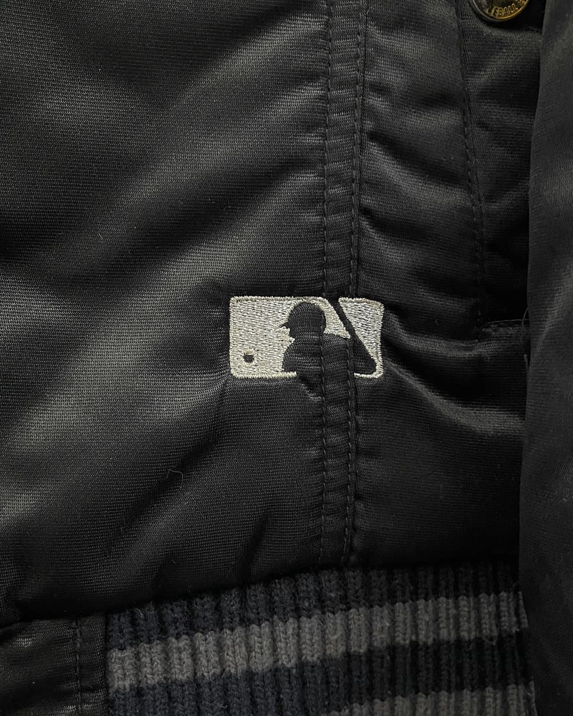 MLB 00s 뉴욕 양키즈 퀼팅 점퍼 블랙 상품이미지8