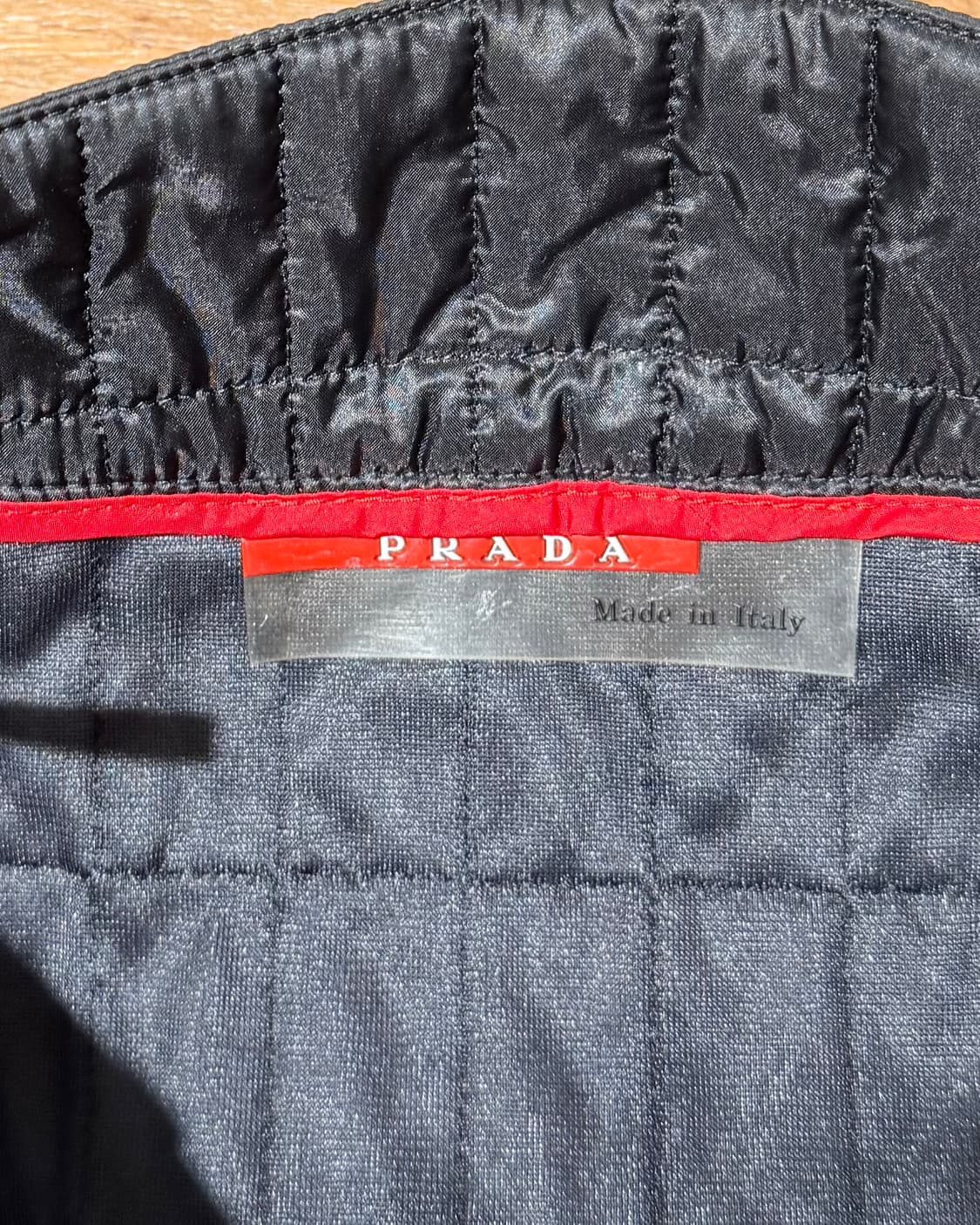 프라다 블랙 퀼팅 패디드 미디 스커드 상품이미지7