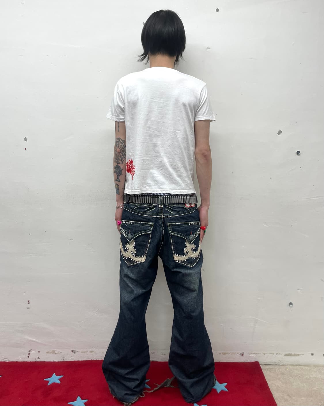 white T-shirt with lip leaves  상품이미지4