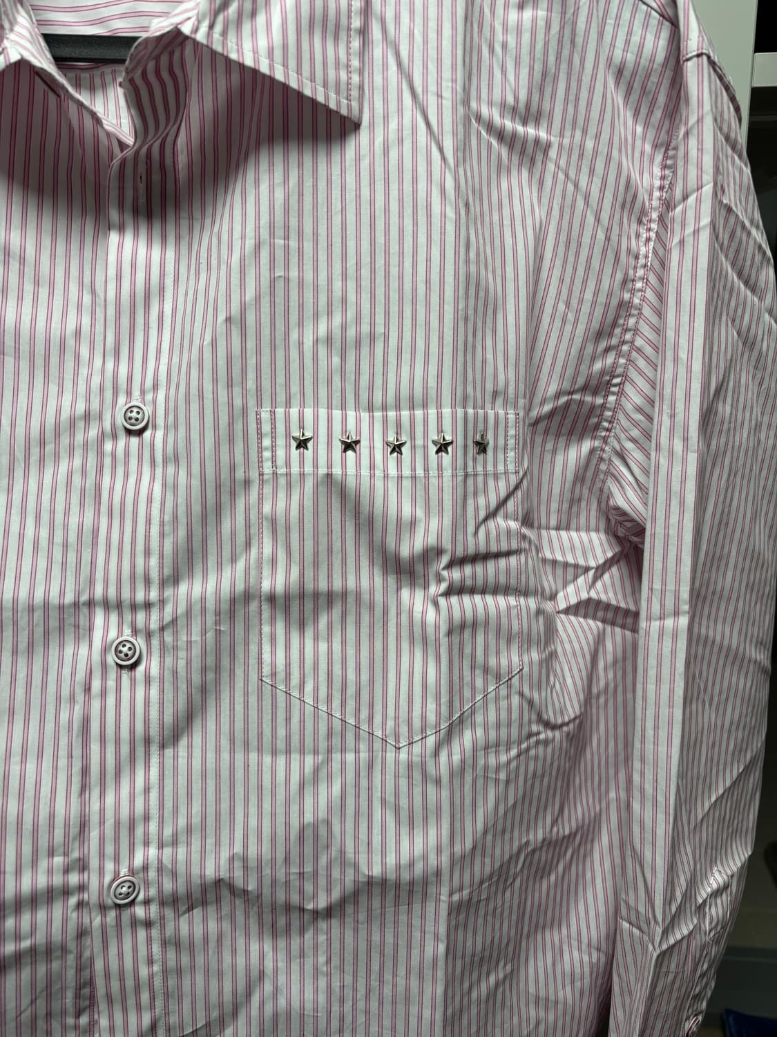 더뮤지엄비지터 스타 스터드셔츠 상품이미지3